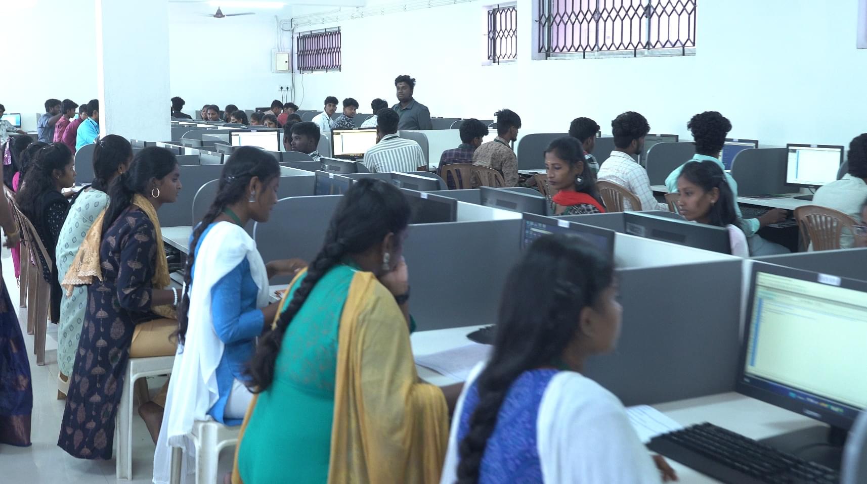 Sindhi College Campus Building photo 5